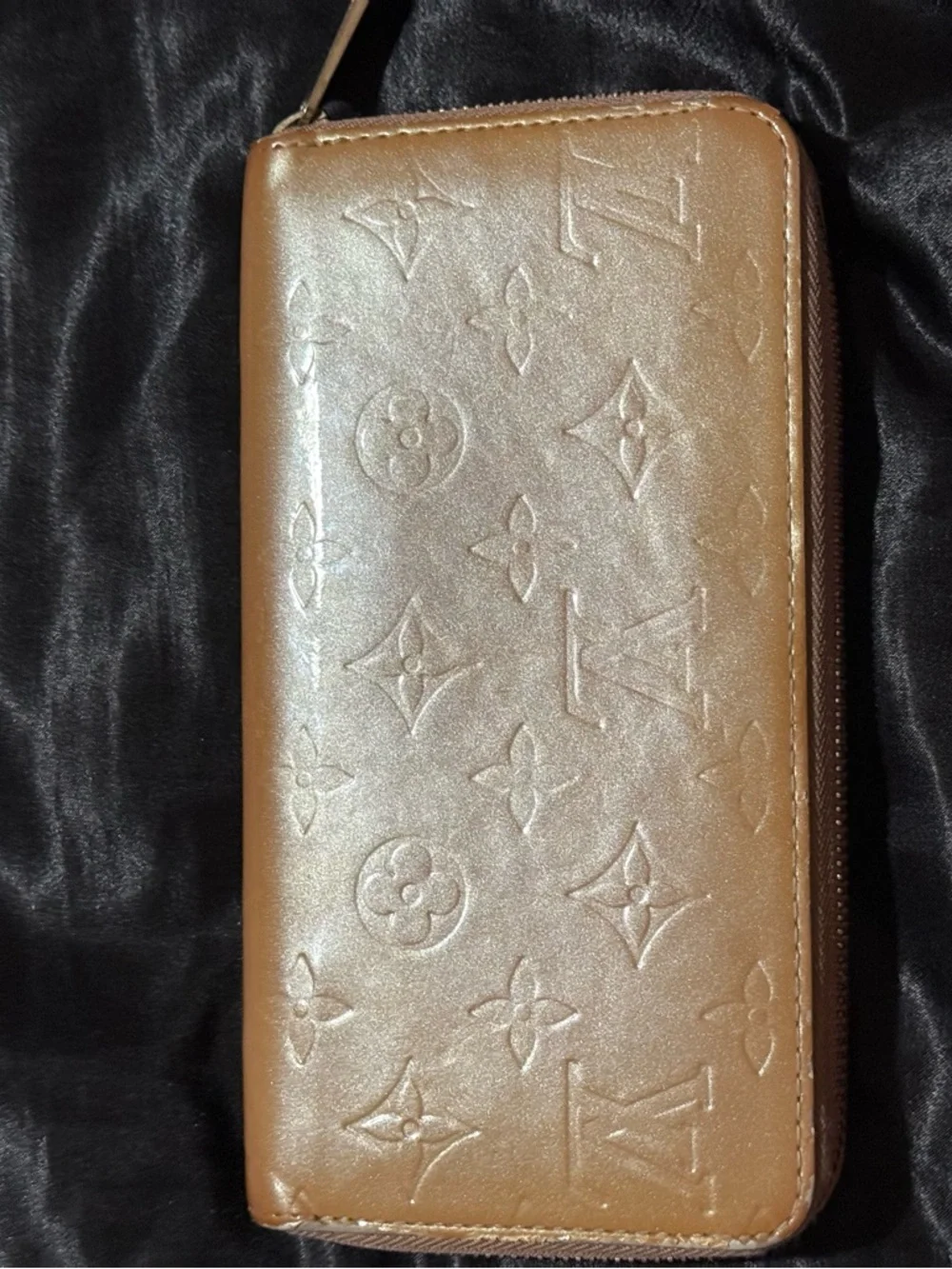 Louis Vuitton Monogram Vernis Zippy Wallet in a bronze/noisette patent leather
